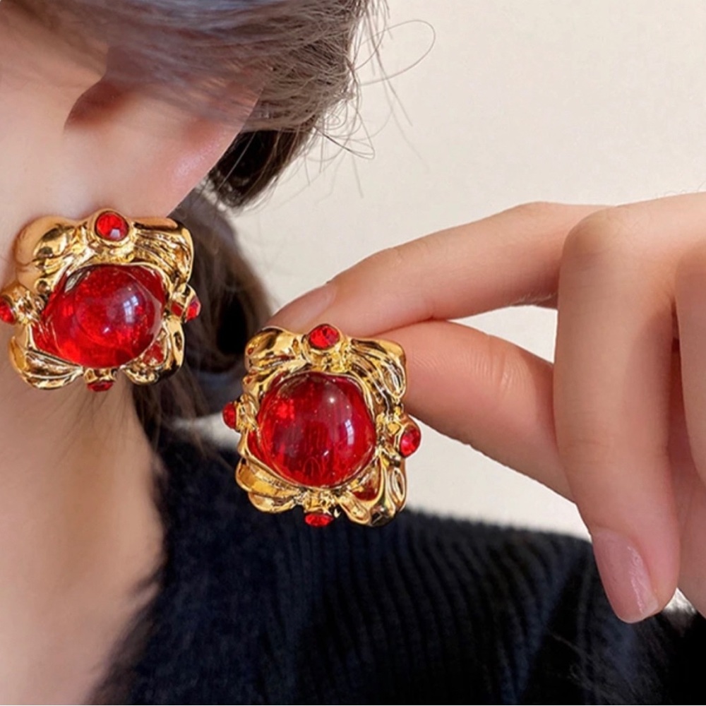 Red stud gold trim stud luxury earrings